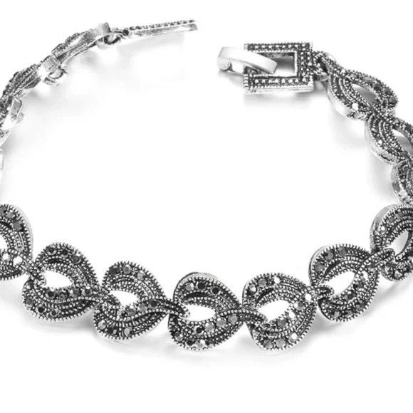 Black crystals antique silver bracelet - Picture 3 of 9
